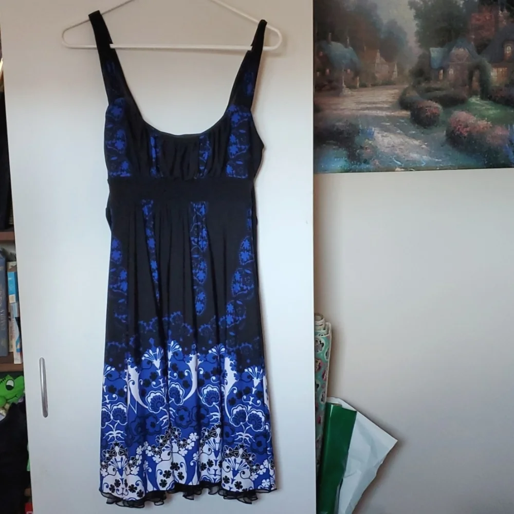 Dress - Picture 1 of 4